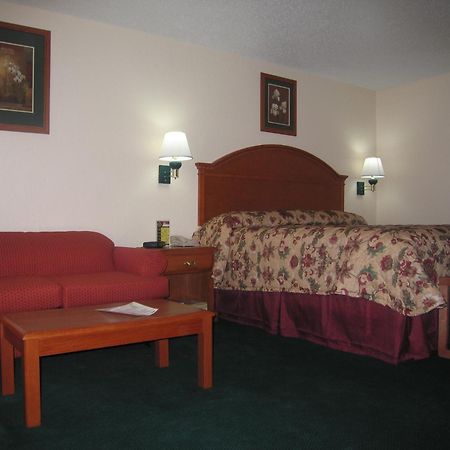 Americas Best Value Inn Lubbock East Стая снимка