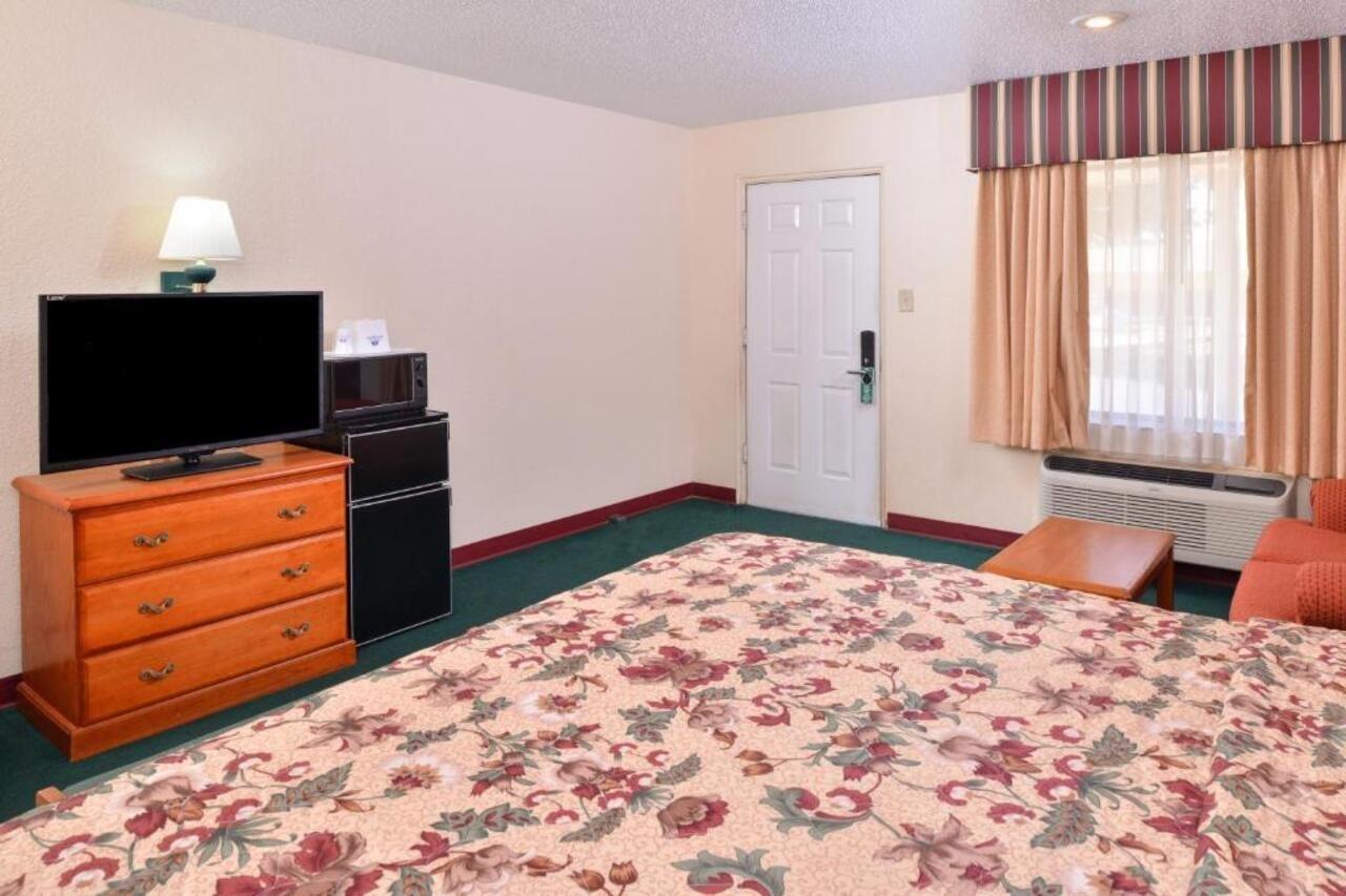Americas Best Value Inn Lubbock East Екстериор снимка