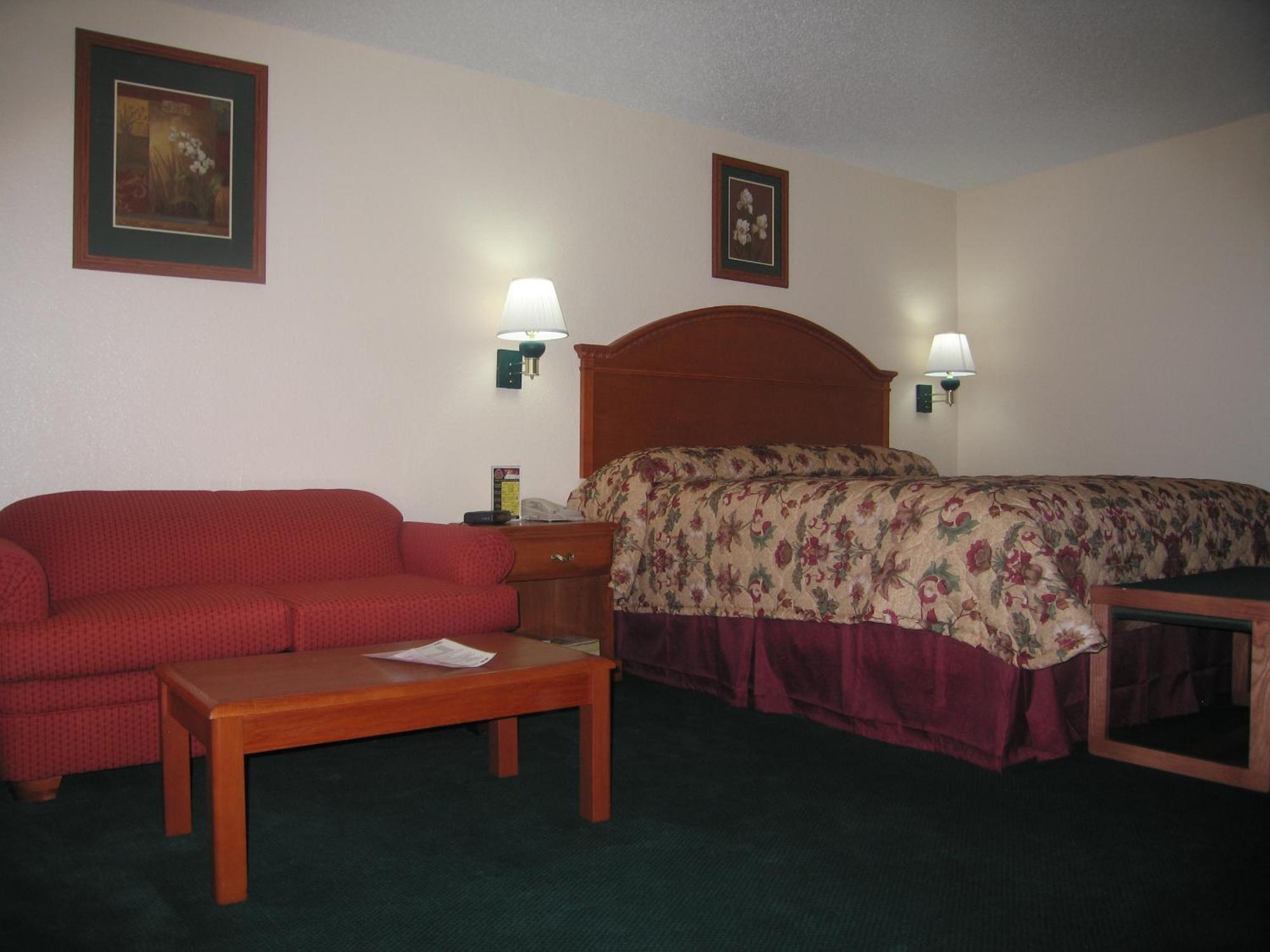 Americas Best Value Inn Lubbock East Стая снимка