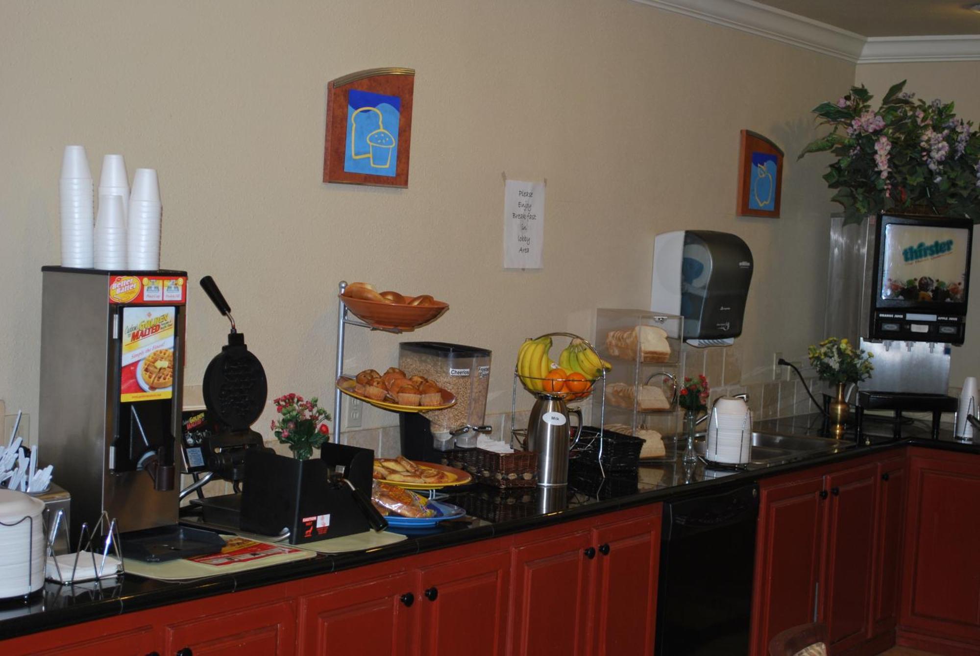 Americas Best Value Inn Lubbock East Екстериор снимка