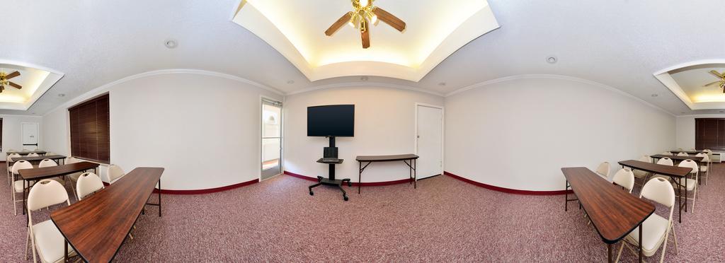 Americas Best Value Inn Lubbock East Екстериор снимка