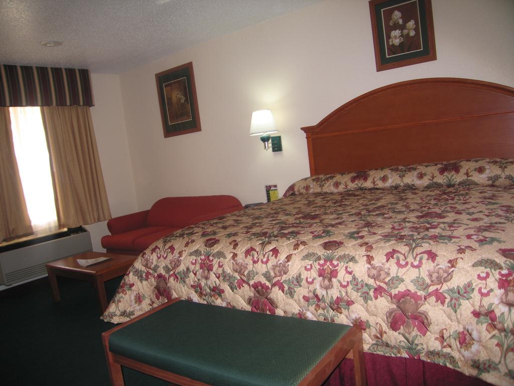 Americas Best Value Inn Lubbock East Екстериор снимка