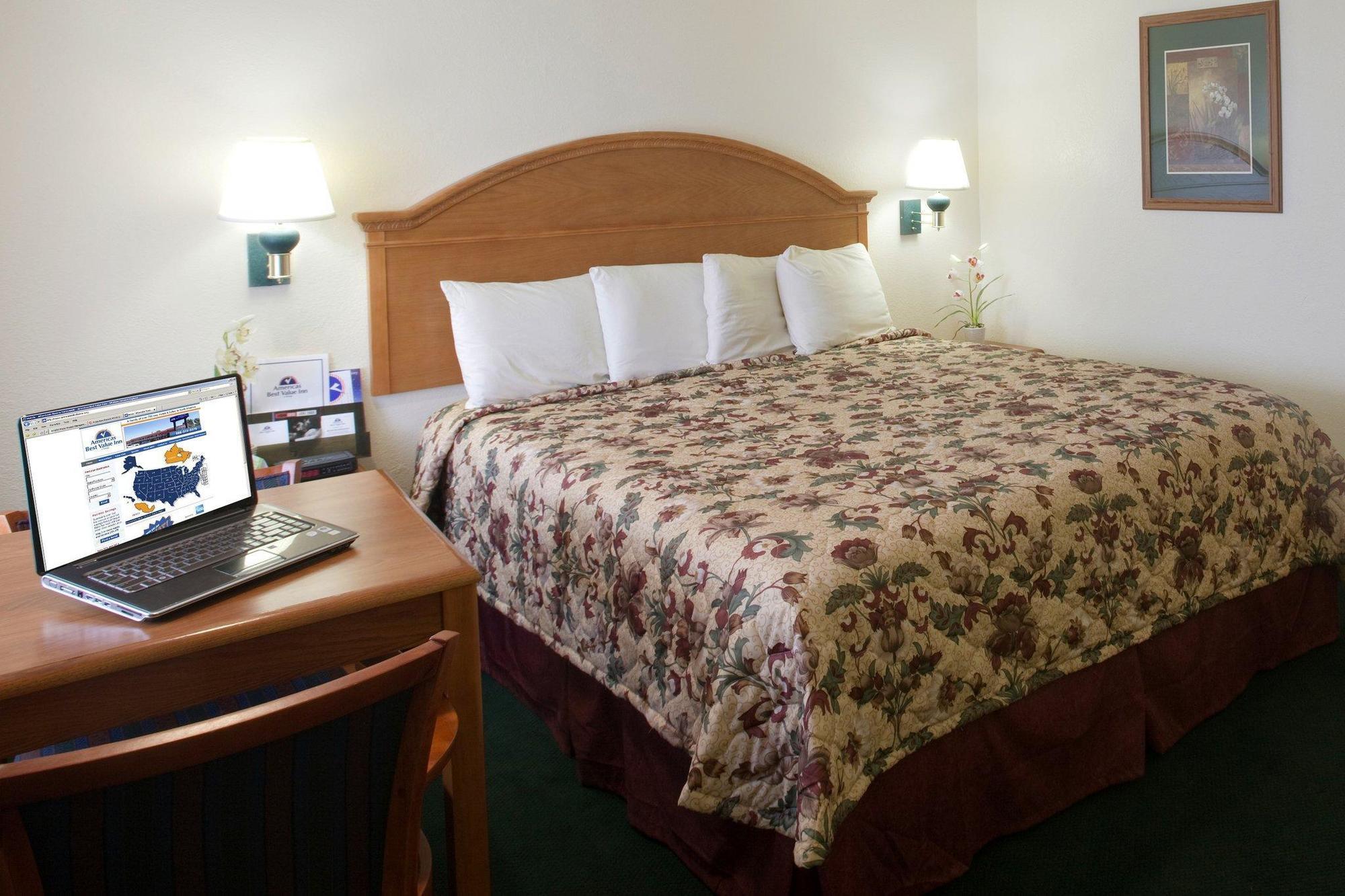 Americas Best Value Inn Lubbock East Екстериор снимка
