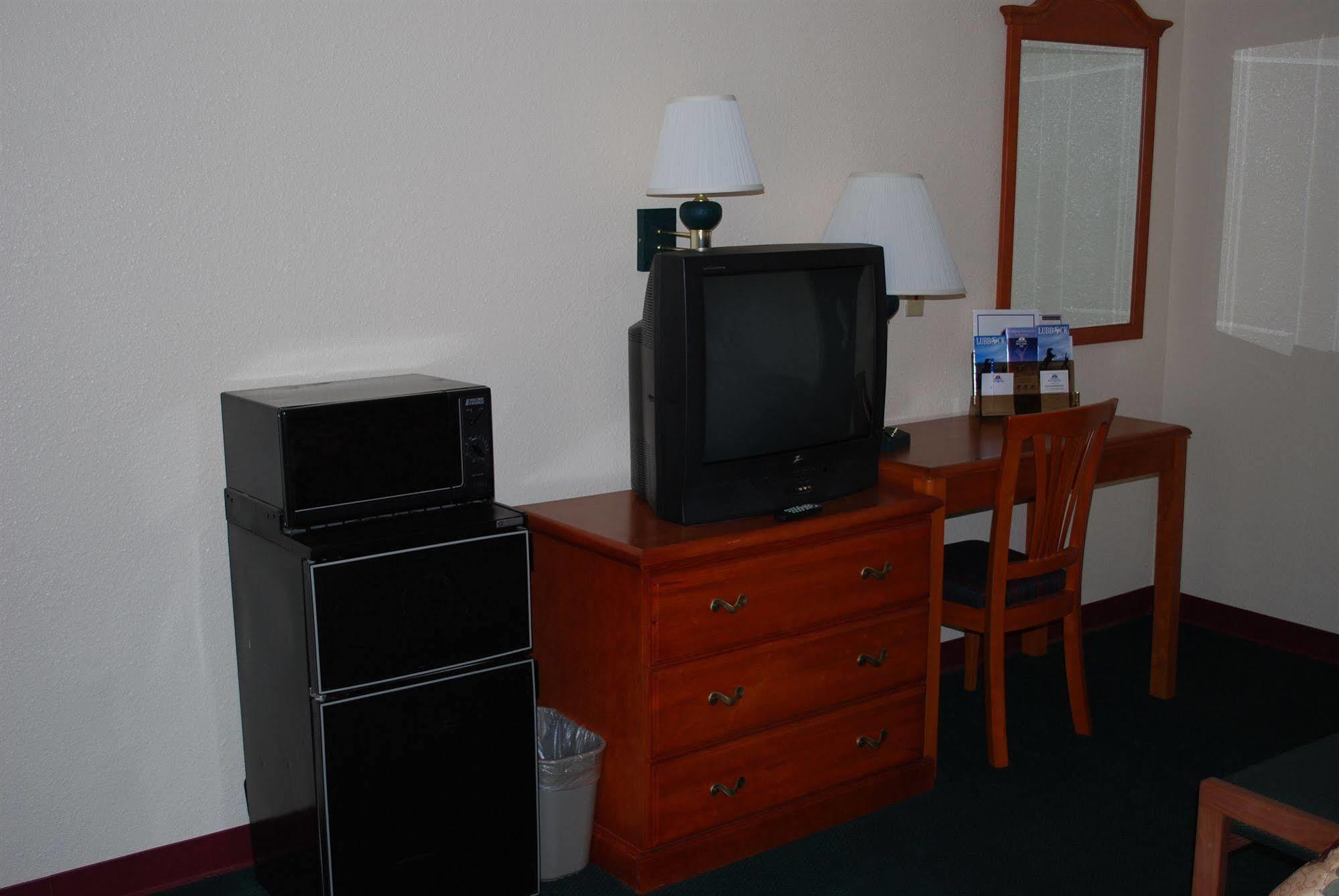 Americas Best Value Inn Lubbock East Екстериор снимка