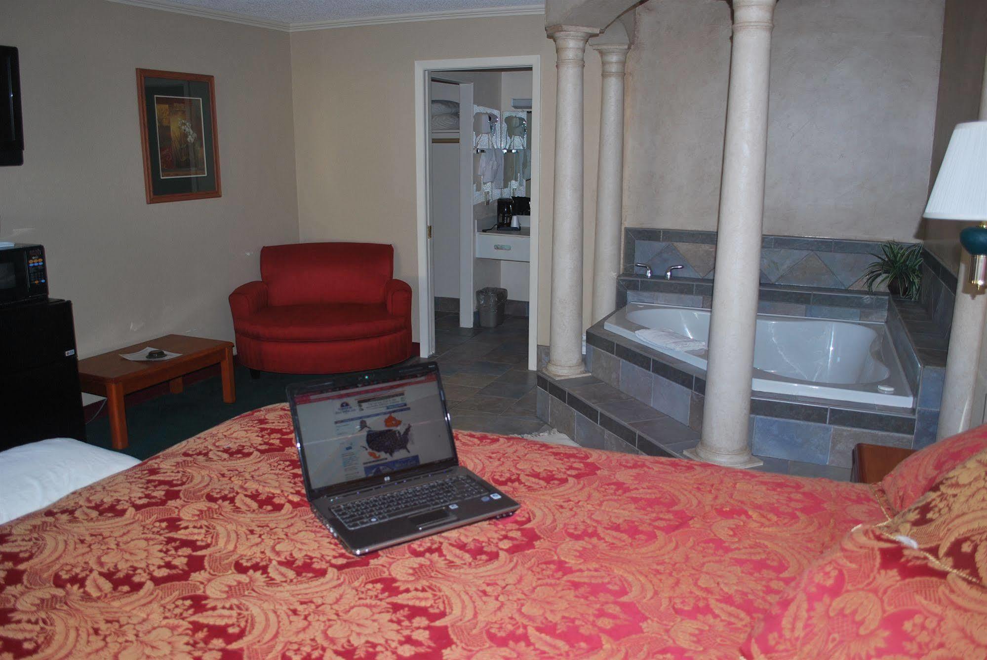 Americas Best Value Inn Lubbock East Екстериор снимка