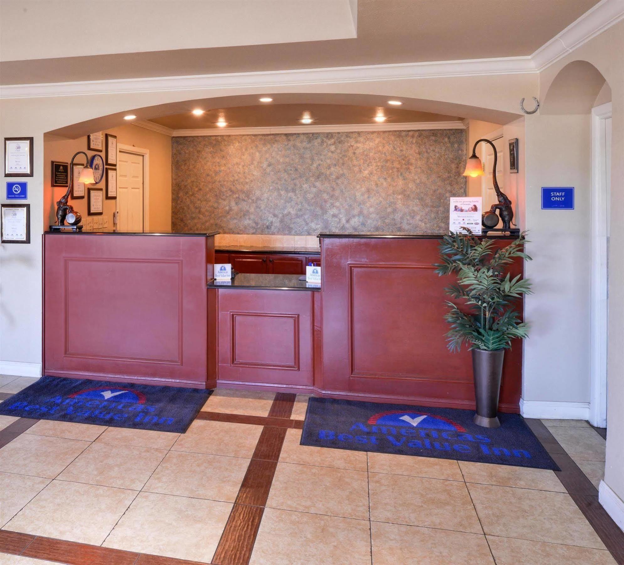 Americas Best Value Inn Lubbock East Екстериор снимка