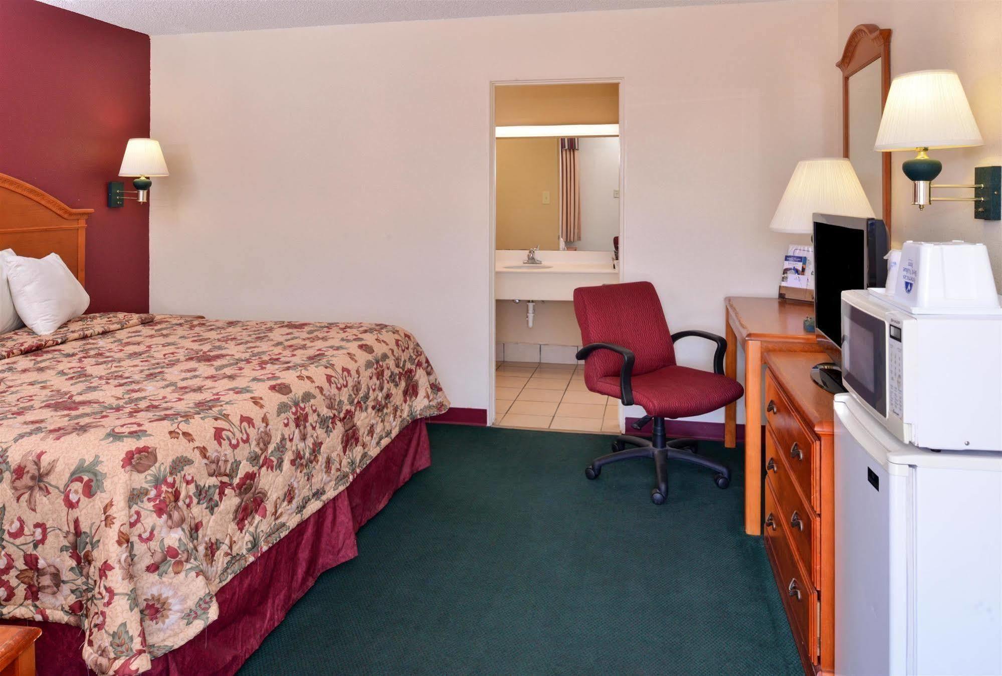 Americas Best Value Inn Lubbock East Екстериор снимка