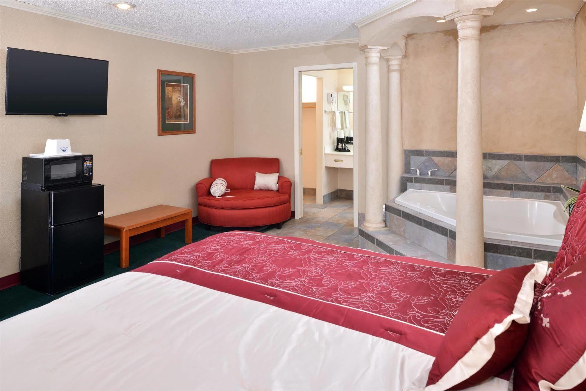 Americas Best Value Inn Lubbock East Екстериор снимка
