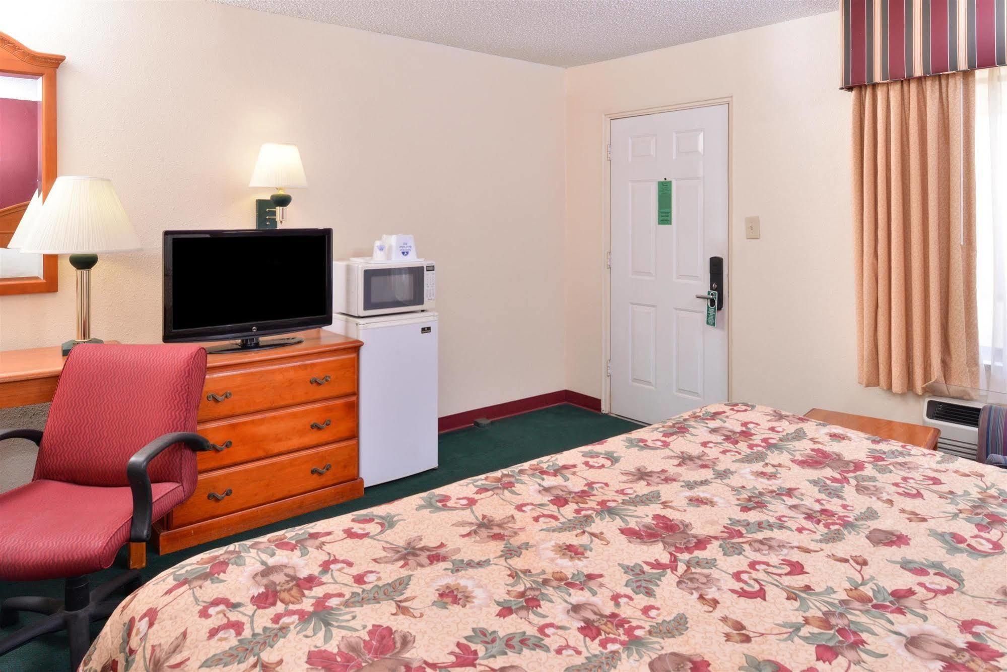 Americas Best Value Inn Lubbock East Екстериор снимка