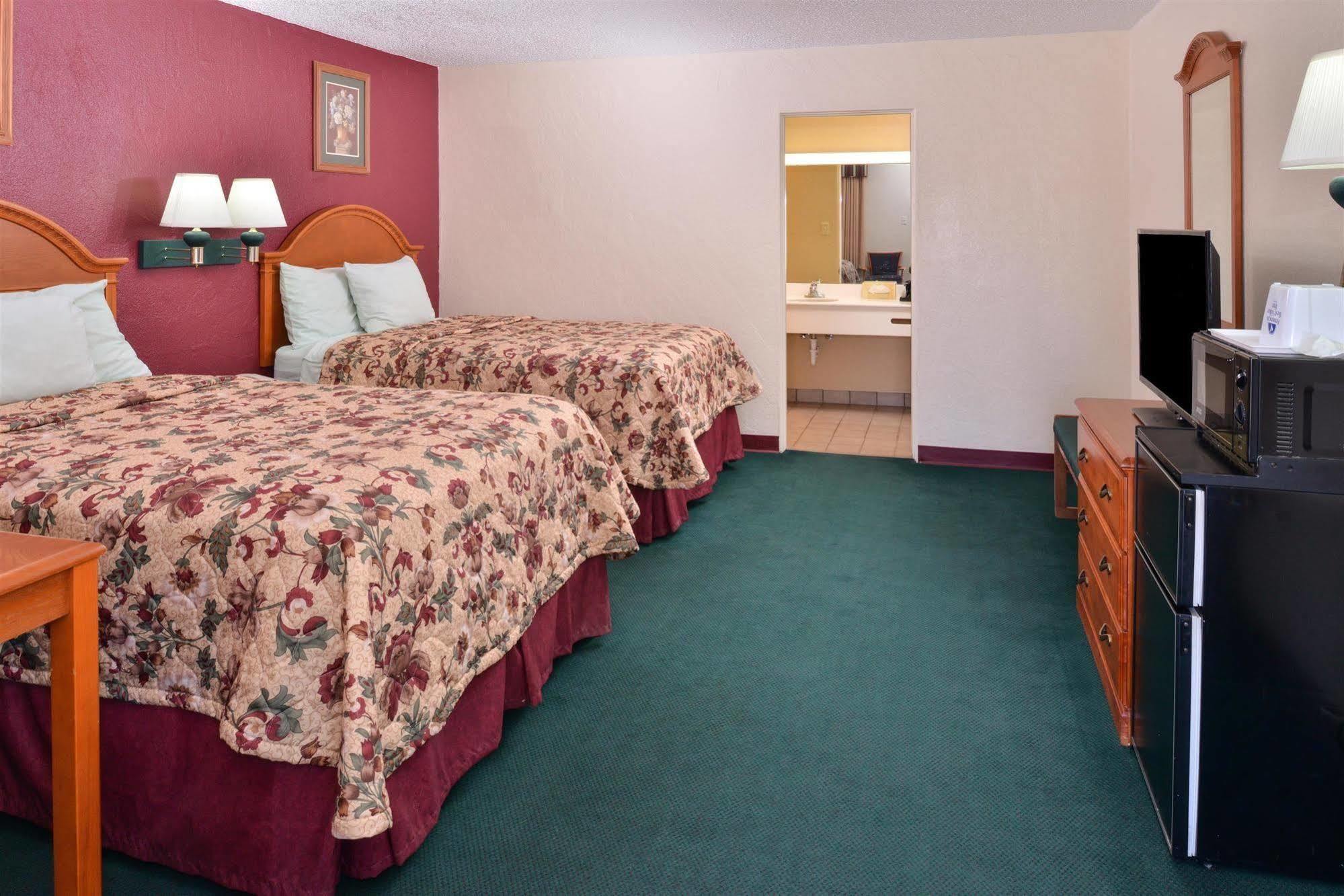 Americas Best Value Inn Lubbock East Екстериор снимка