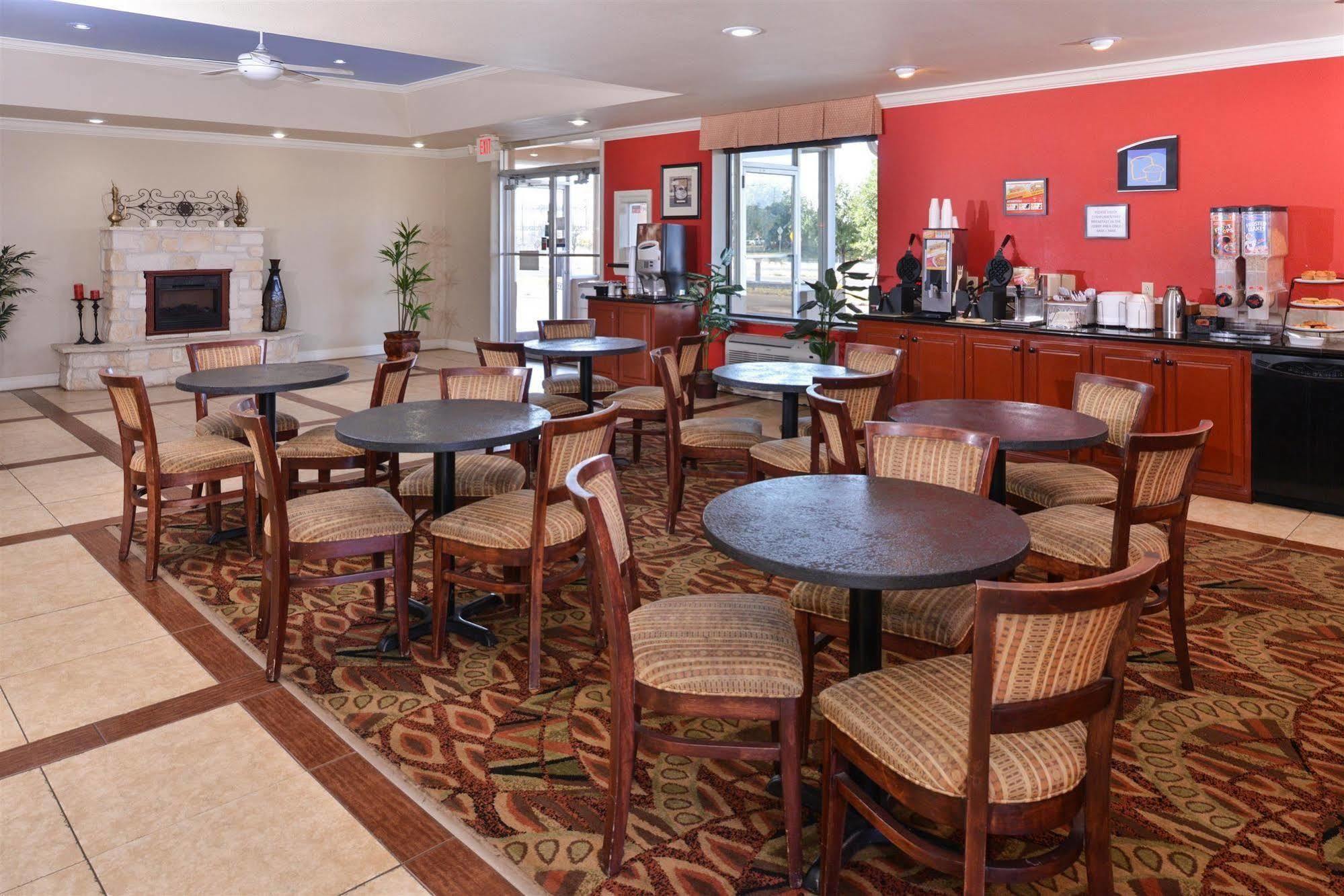 Americas Best Value Inn Lubbock East Екстериор снимка