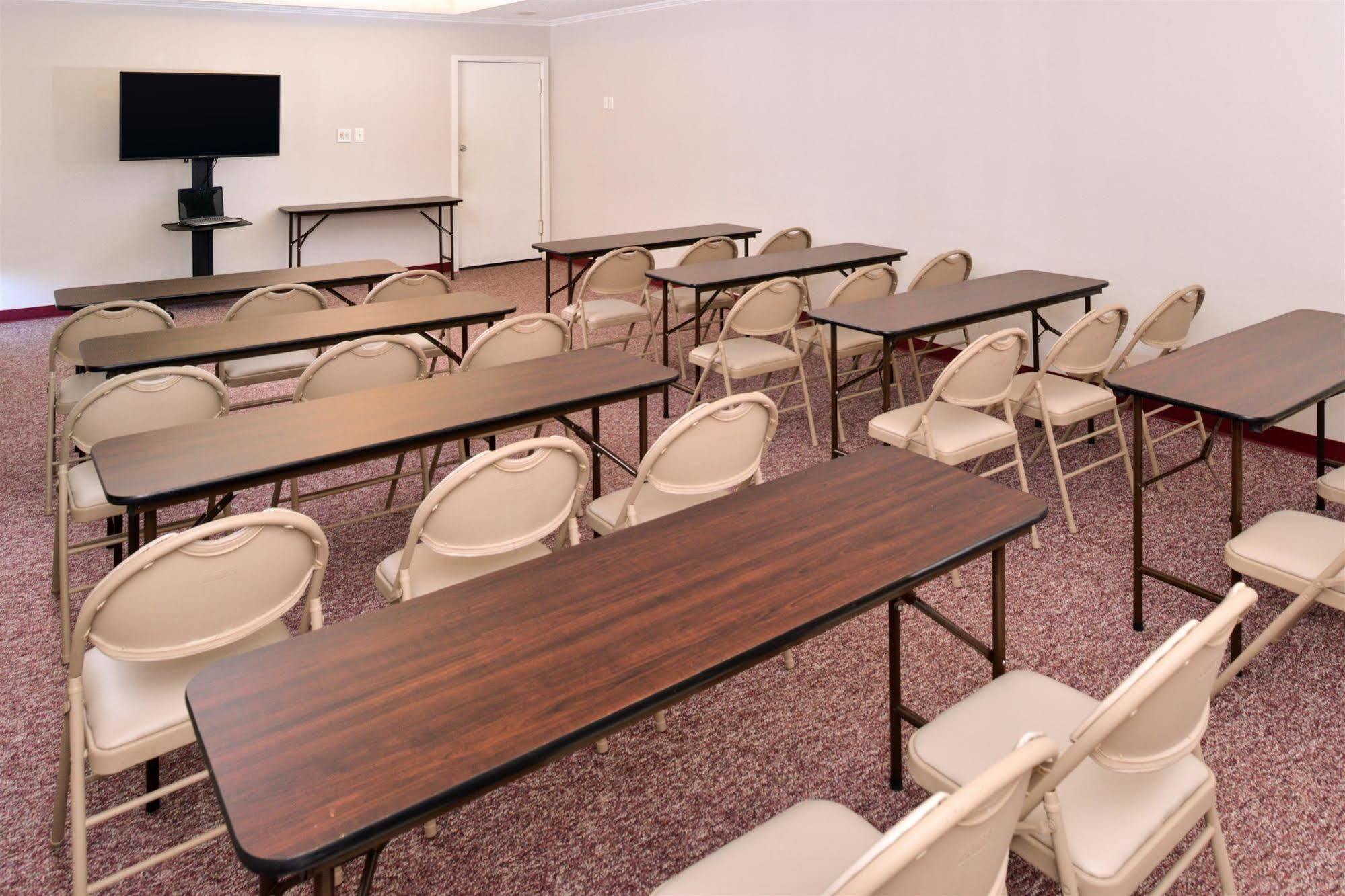 Americas Best Value Inn Lubbock East Екстериор снимка